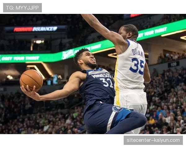 杜兰特被迫持球组织 场均3.2次失误暴露控场角色错配